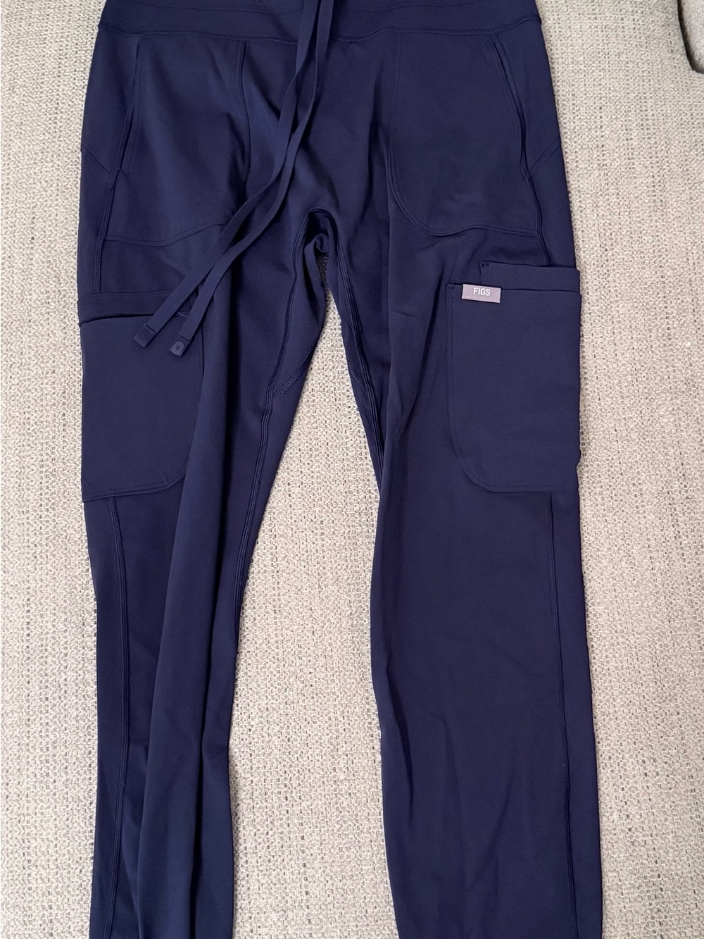 FIGS women’s legging Scrub Pants. NAVY.